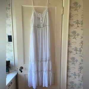 Long white dress, NWT size large